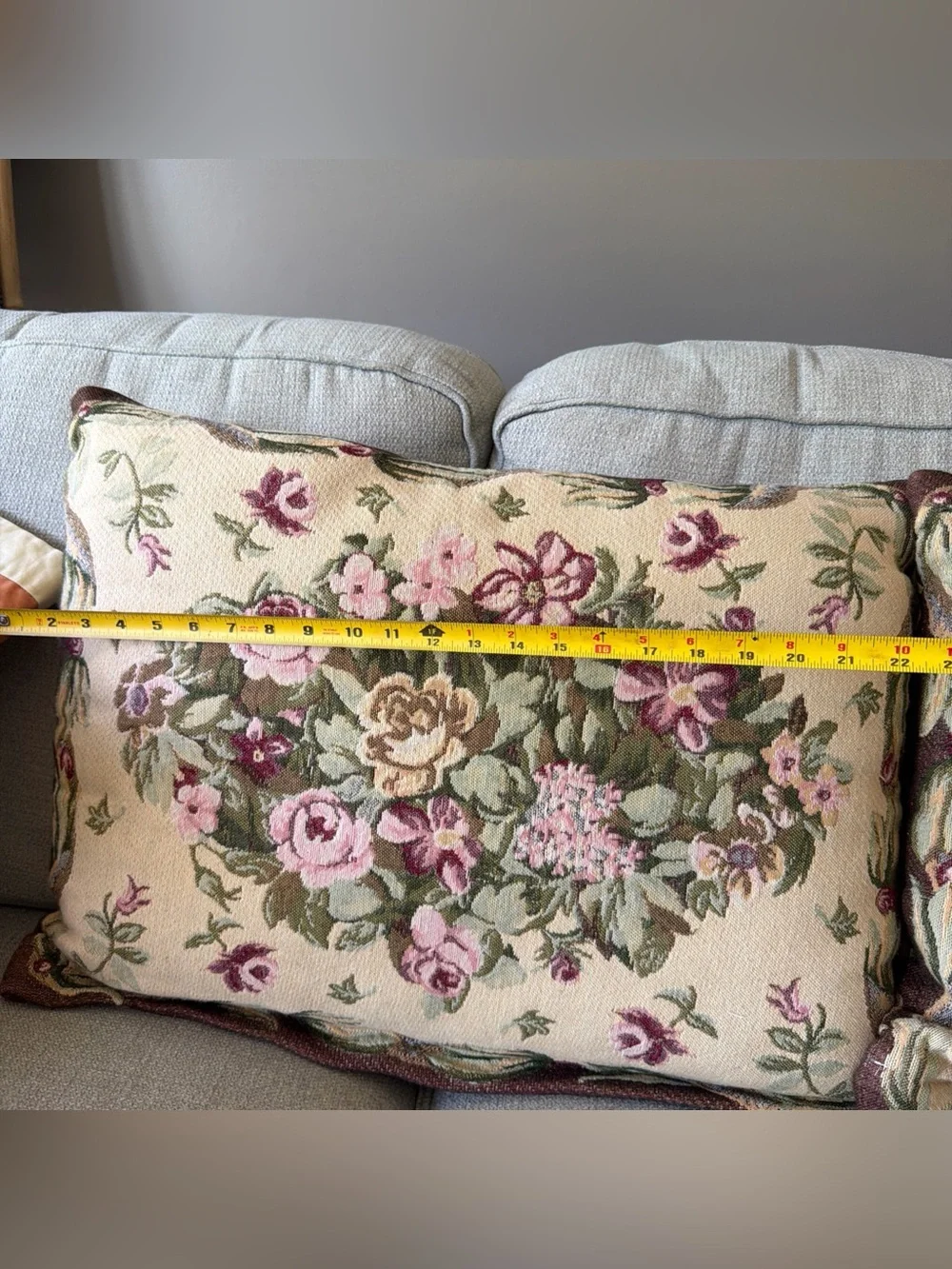 2 - 18x24 VTG floral pillows a needlepoint style woven with pink & Tan roses